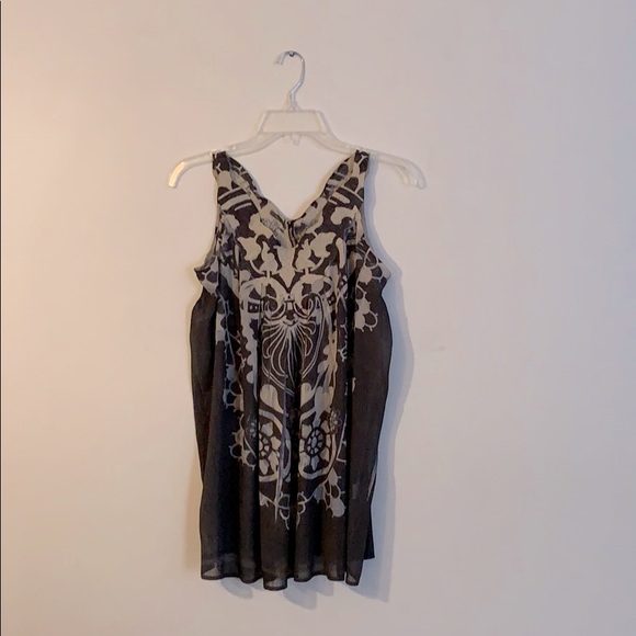 Beautiful & Flowing Sleeveless Tunic! - Picture 2 of 7